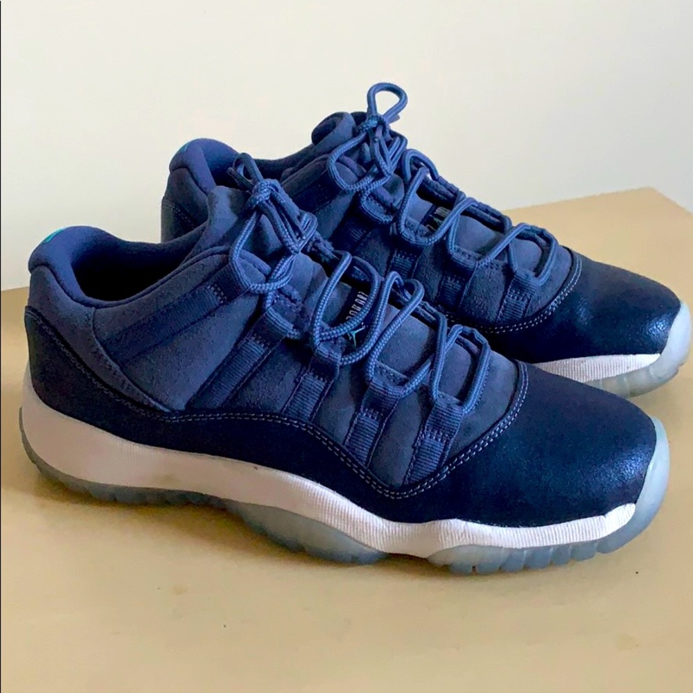 PERIWINKLE JORDAN SNEAKERS